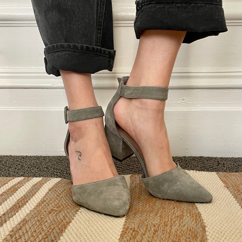 Steve Madden Dainna Sz 8.5 Grey Suede Low Block Heel